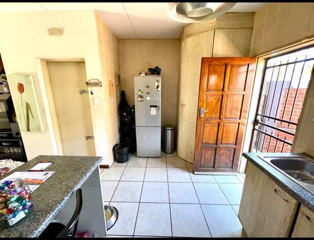 3 BEDROOM TOWNHOUSE FOR SALE IN SUGAR BUSH ESTATE